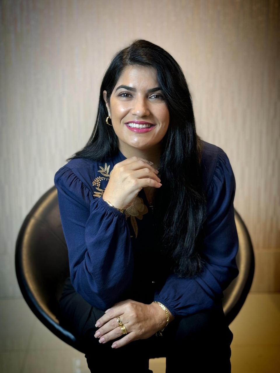 DRA. ELISANGELA CANTARELA CAZELI